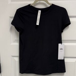 ALO Yoga Women's Classic Black Muscle Tee